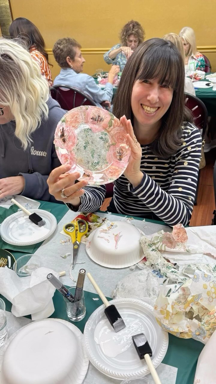 Artzi Events – Such a beautiful night decoupaging Rosh Hashanah dishes together at Chabad of Teaneck. Not