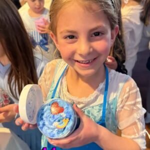 Artzi Events – When the song says gotta get your hands dirty we listen Slime station fun for Sophie’s bi