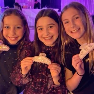 Artzi Events – Claw Clip Charm Bar Guests design their own claw clips with a curated mix of charms, pear