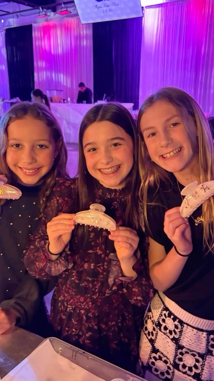 Artzi Events – Claw Clip Charm Bar Guests design their own claw clips with a curated mix of charms, pear