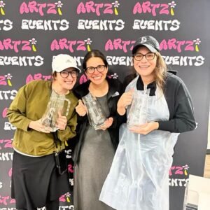 Artzi Events – Turning simple glass pitchers into beautiful personalized pieces A relaxing, creative wor