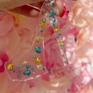Artzi Events – Resin bag charms Guests create their own custom resin charm using glitter, embellishments